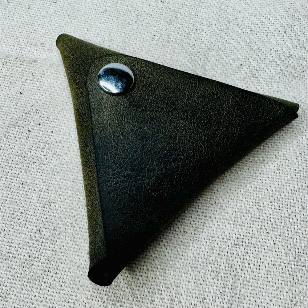 Green Triangular Smooth Leather Coin Pouch - Picture 4 of 5
